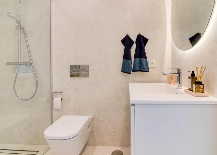 Azahara, * ماربيا